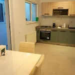 Spacious 3br, 3bt Design Renovated *