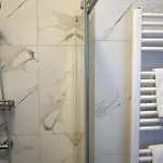 아파트 Spacious 3br, 3bt Design Renovated 부쿠레슈티