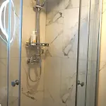 Spacious 3br, 3bt Design Renovated 아파트 *