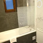 Spacious 3br, 3bt Design Renovated