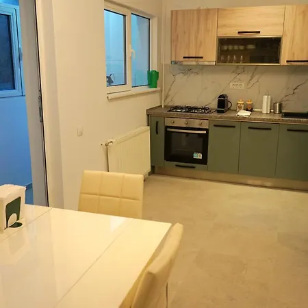 Spacious 3br, 3bt Design Renovated *
