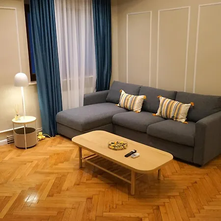 Apartment Spacious 3br, 3bt Design Renovated Bucharest