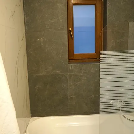 Apartment Spacious 3br, 3bt Design Renovated Bukarest
