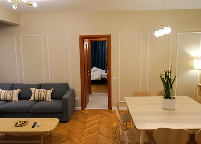 Spacious 3br, 3bt Design Renovated 布加勒斯特