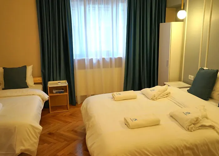 Spacious 3br, 3bt Design Renovated Bukarest