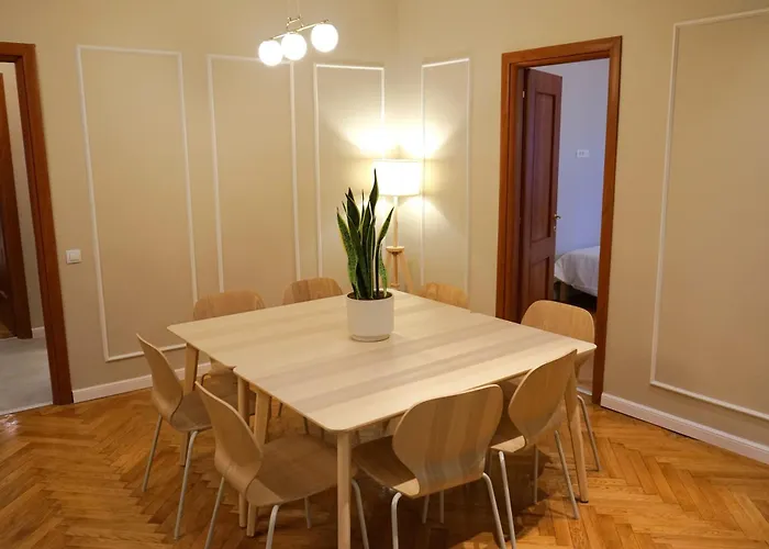 Spacious 3br, 3bt Design Renovated 布加勒斯特
