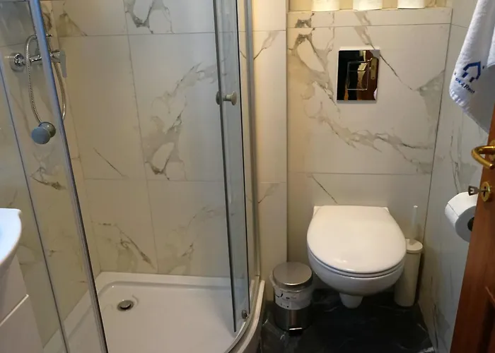 Spacious 3br, 3bt Design Renovated