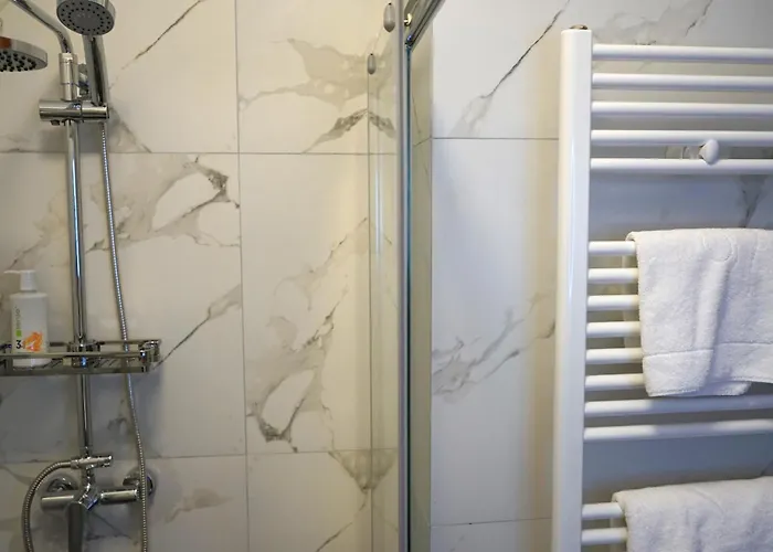 Apartment Spacious 3br, 3bt Design Renovated Bukarest