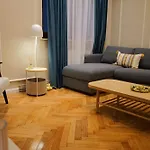 Spacious 3br, 3bt Design Renovated Apartament