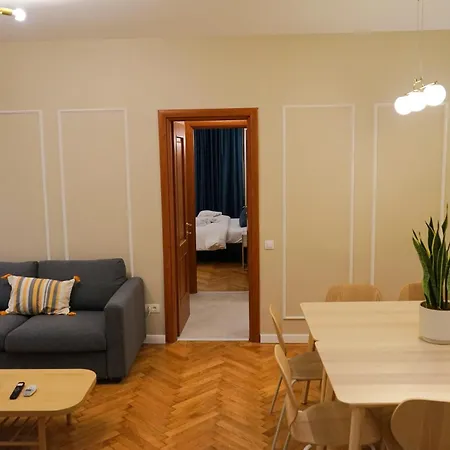 Spacious 3br, 3bt Design Renovated Bukareszt