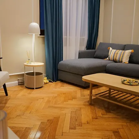 Spacious 3br, 3bt Design Renovated アパート