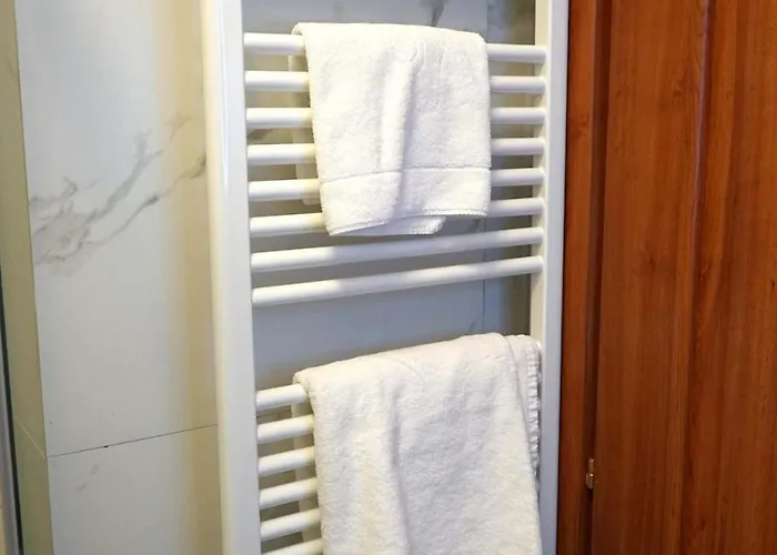 Spacious 3br, 3bt Design Renovated * Bucharest