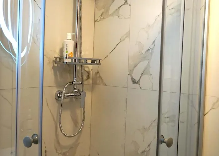 Spacious 3br, 3bt Design Renovated Apartament *