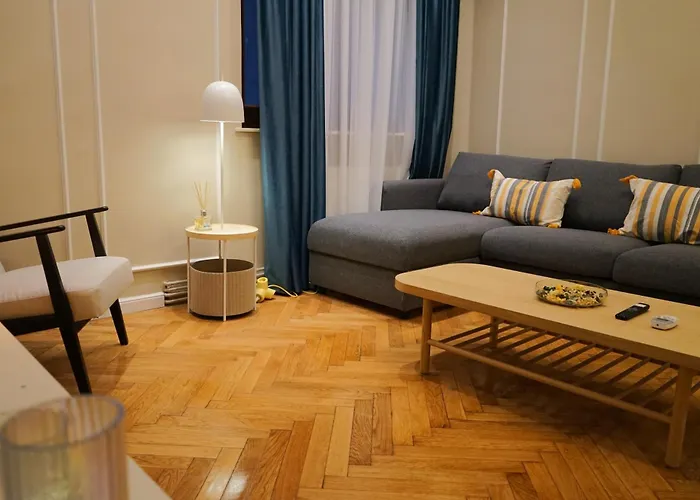 Spacious 3br, 3bt Design Renovated Apartment