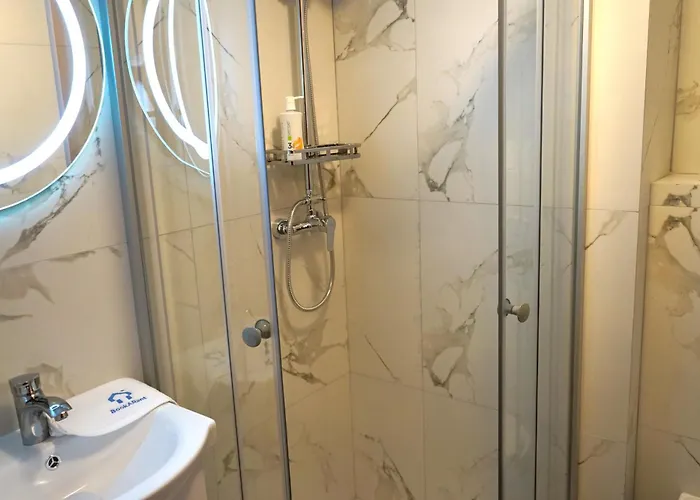 Spacious 3br, 3bt Design Renovated *