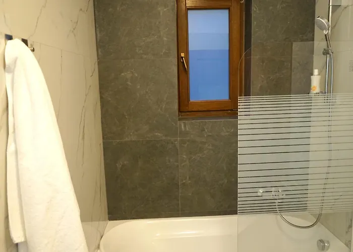 Apartment Spacious 3br, 3bt Design Renovated Bucharest