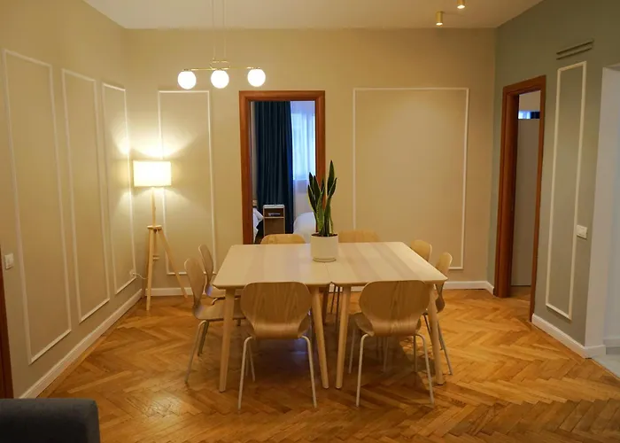 Spacious 3br, 3bt Design Renovated Apartment Bucharest