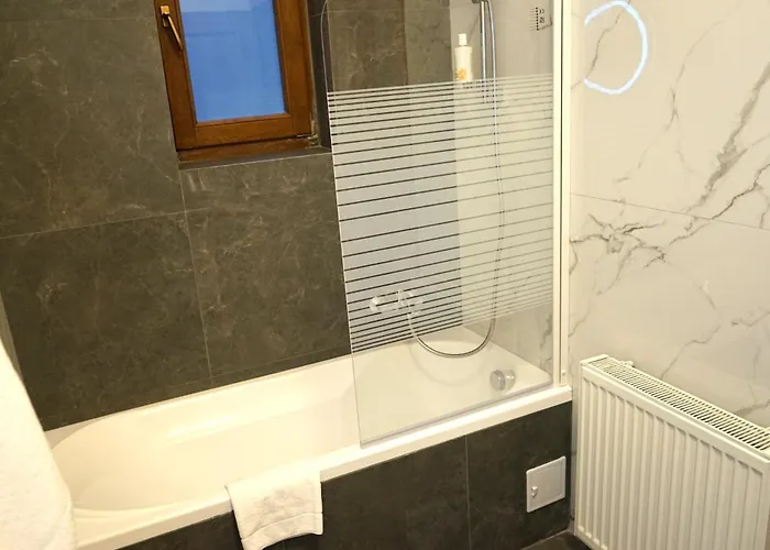 Spacious 3br, 3bt Design Renovated